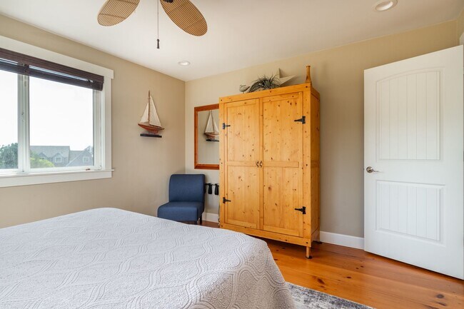 Building Photo - Spacious and Beautiful Home with Private Apartment!