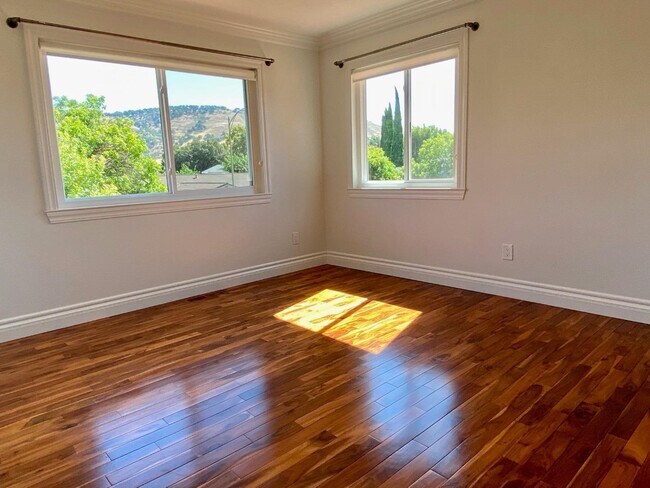 Building Photo - 363 El Portal Way