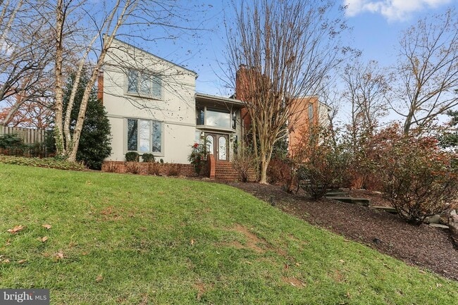 Building Photo - 9801 Clydesdale St