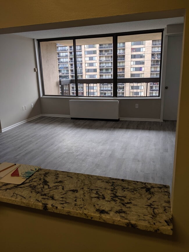 Living room - 3701 S George Mason Dr