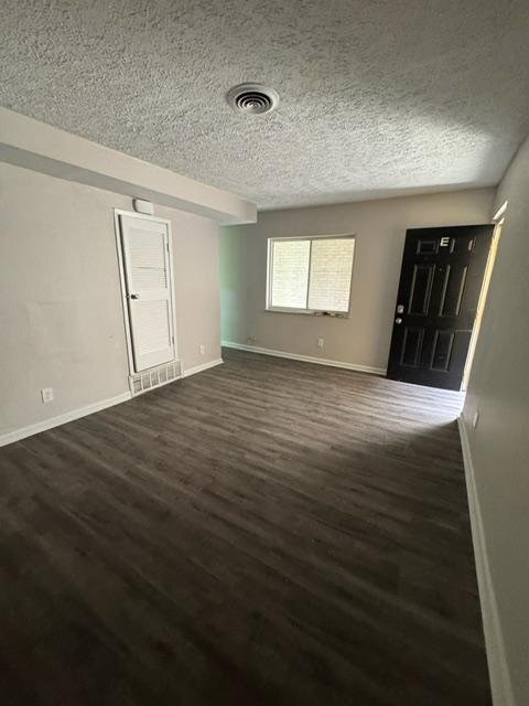 Building Photo - 2032 Catalpa Dr.