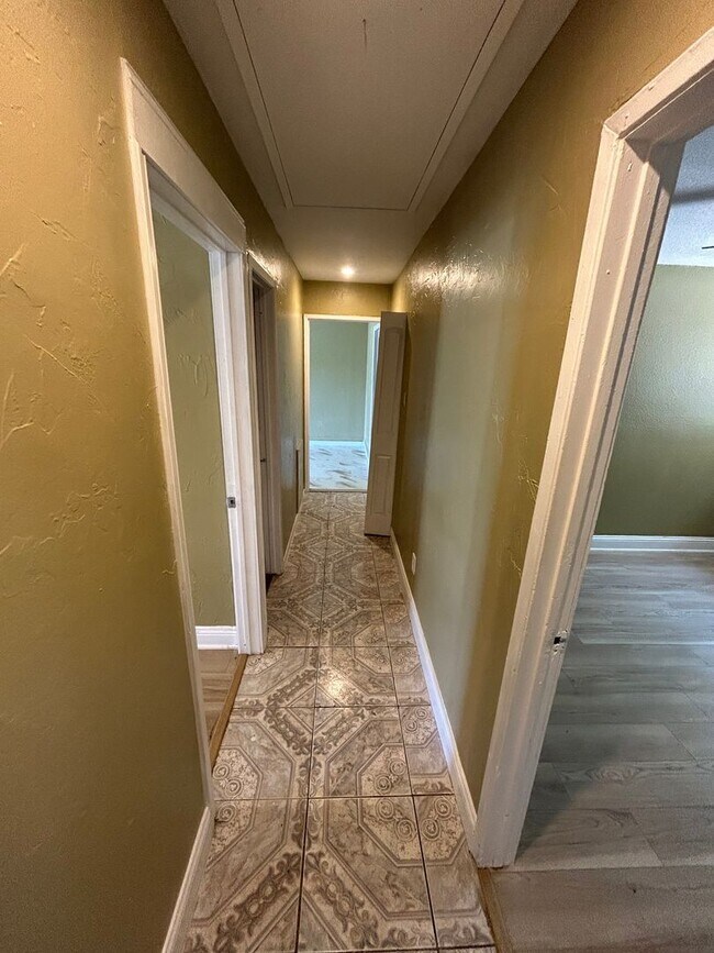 Building Photo - Discover the home and live like royalty!