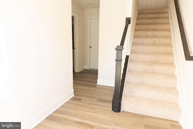 Building Photo - 10630 Meridian Hill Way