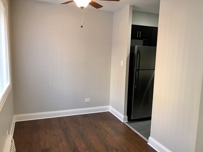 Building Photo - 5534 N Kenmore Ave