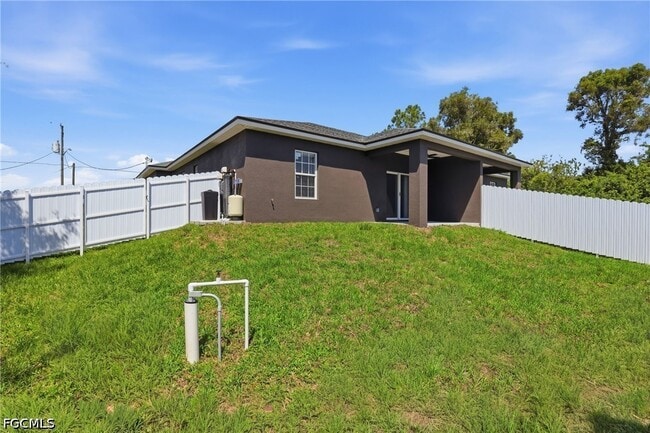 Building Photo - 723 Ivan Ave S