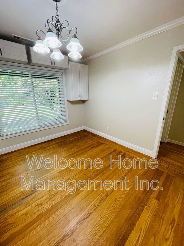 Building Photo - 2561 Olympic Blvd