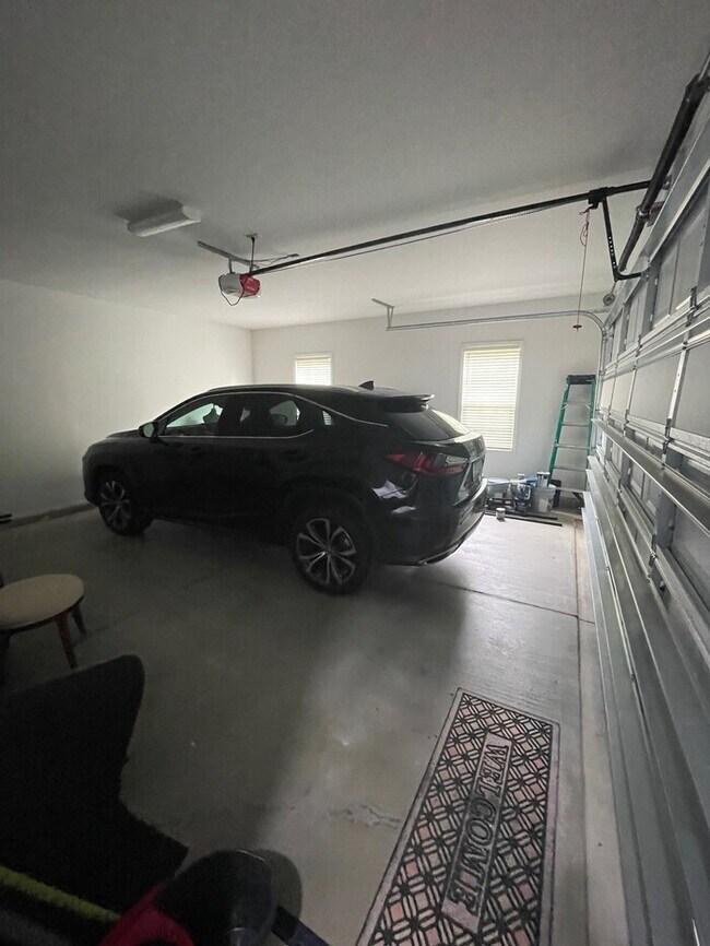 Building Photo - Beautifully Furnished 4-Bedroom Home with ...