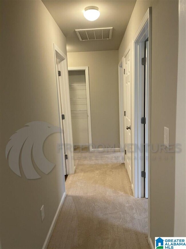 Building Photo - 401 Woodland Trl