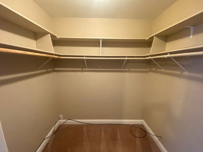 Building Photo - 2 Bedroom 2 Bathroom Updated Duplex with Y...