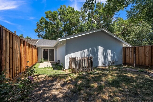 Building Photo - 74 Cedro Cir