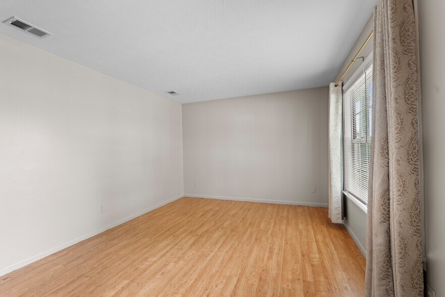 Building Photo - 2822 Airwood Dr