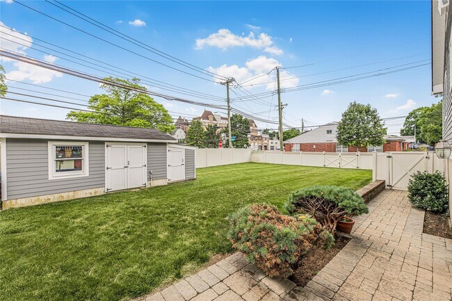 Building Photo - 111 Frank Ave