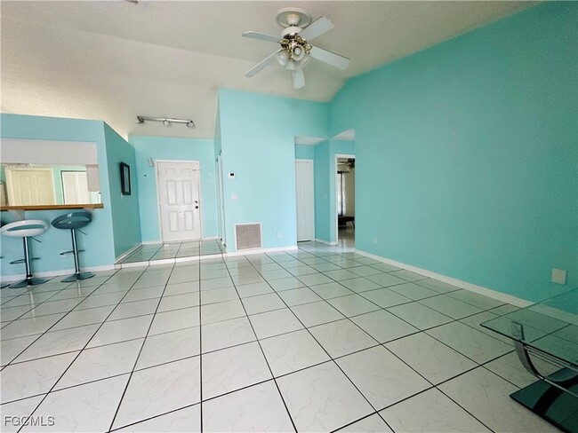 Building Photo - 1421 SW 9th Ct