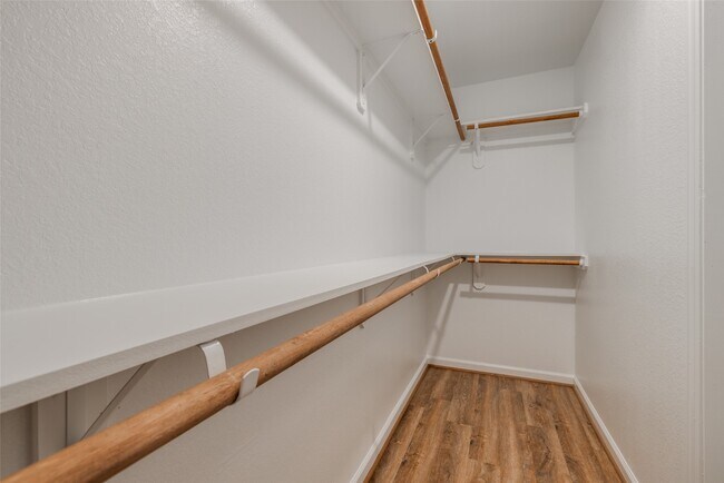 Building Photo - 211 Pk Pl Cir