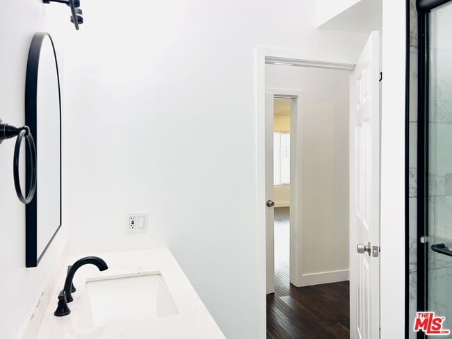 Building Photo - 10936 Hartsook St