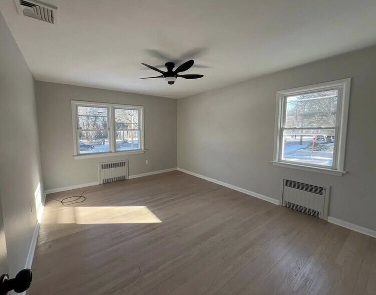 Building Photo - 252 Knickerbocker Rd