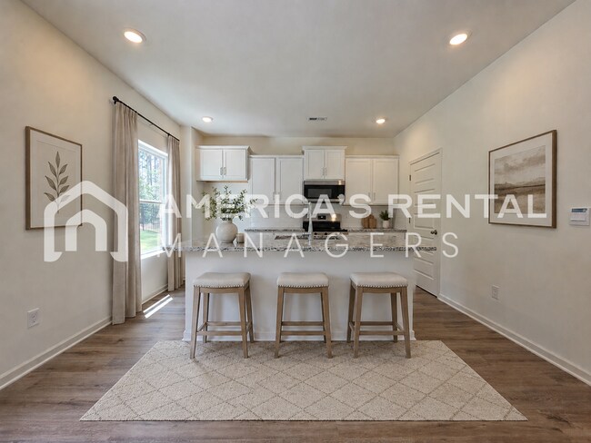 Building Photo - DEPOSIT PENDING! Spacious Home for Rent in Calera, AL!