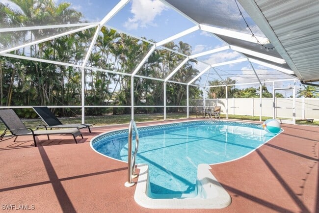 Building Photo - 922 SE 25th Ln