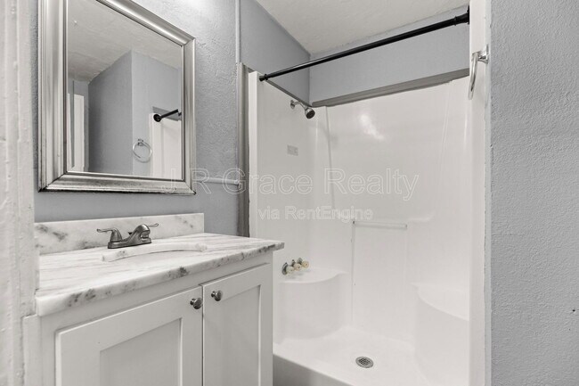 Building Photo - 3621 Redbird St