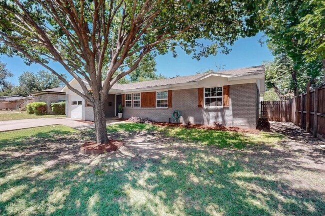 Building Photo - 2949 Hollandale Ln