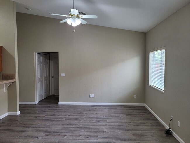 Building Photo - 1495 Verde Dr
