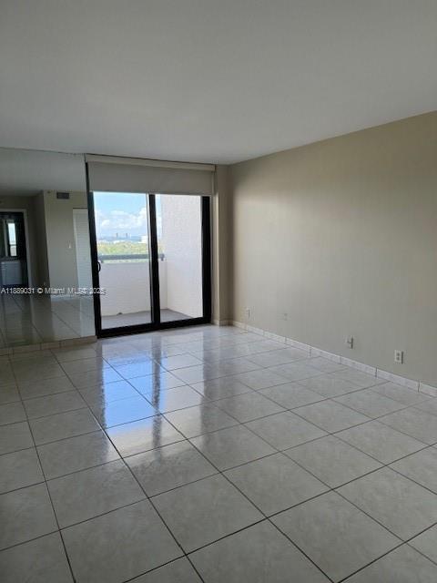 Building Photo - 2555 Collins Ave