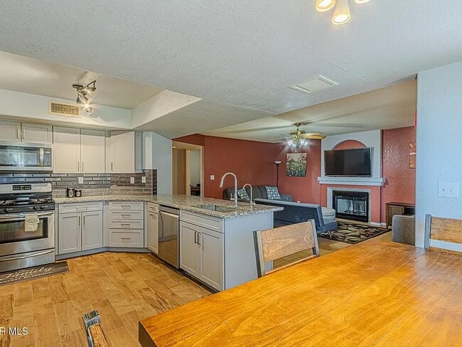 Building Photo - 6088 Los Siglos Dr