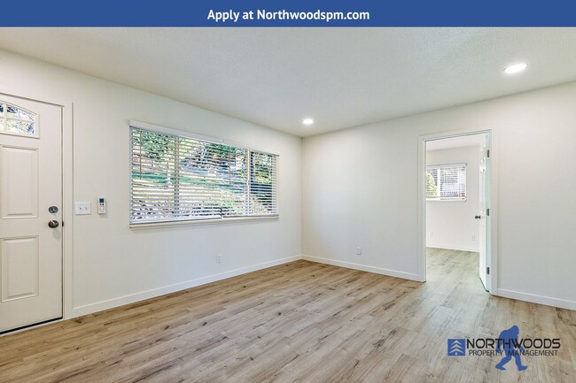 Building Photo - Newly Renovated 2 Bedroom 1 Bath in Beauti...