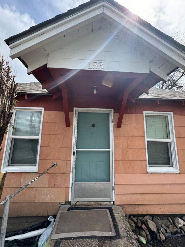 Building Photo - 2 bed 1 bath with view and basement