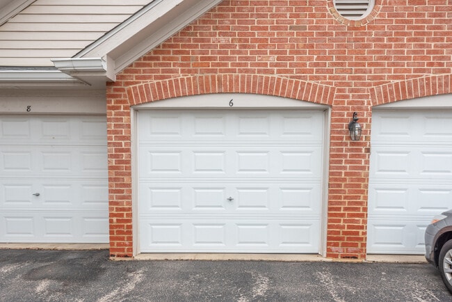 Building Photo - 2458 Charleston Dr