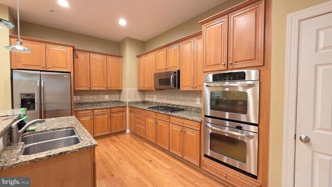 Building Photo - 3547 Goddard Way