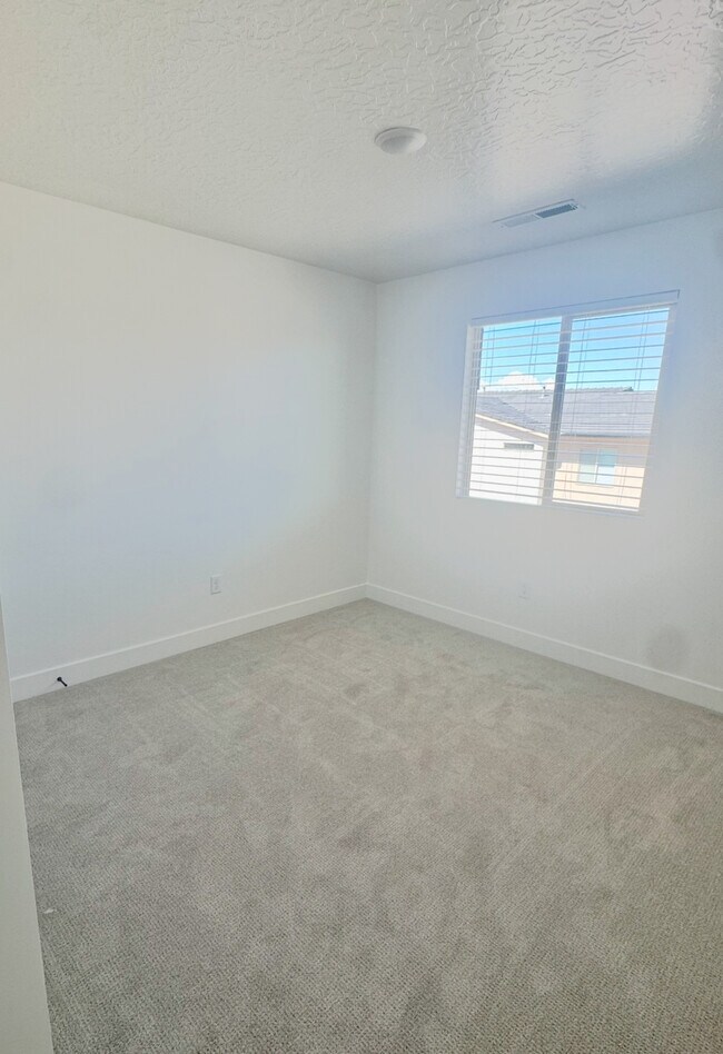 Building Photo - 5715 S Weehawken Ln