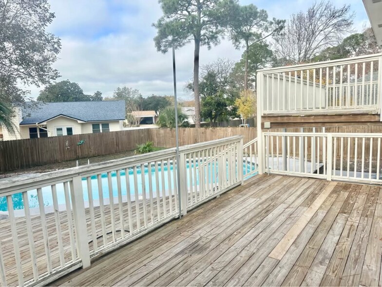 Building Photo - 1110 Airport Rd