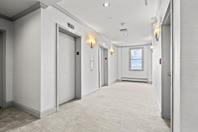 Building Photo - 100 Shearwater Ct E