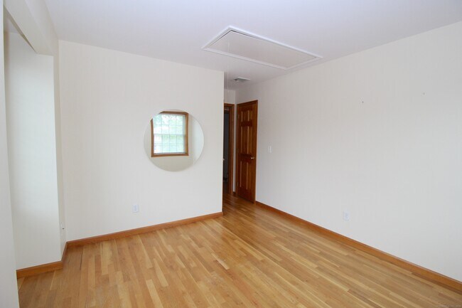 Building Photo - 107 Saugatuck Ave