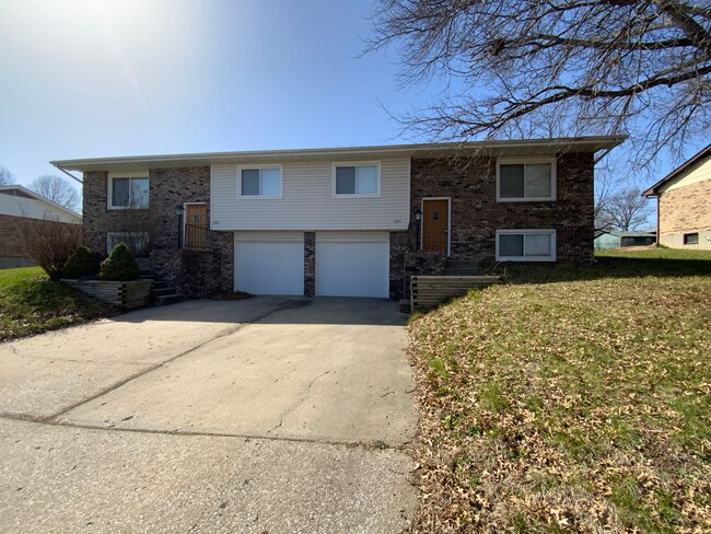 Building Photo - 1801-1803-1803 Garden Dr