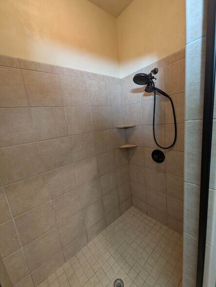Bedroom 1 walk in shower - 910 NW 29th Pl