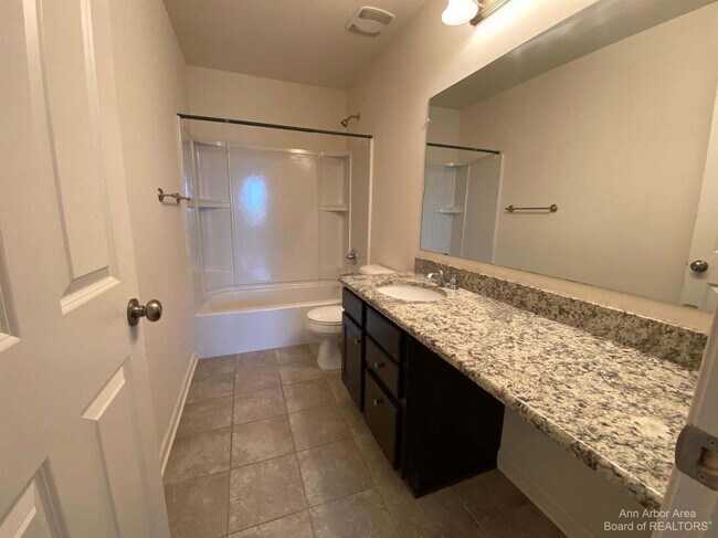 Building Photo - 4430 Montith Dr