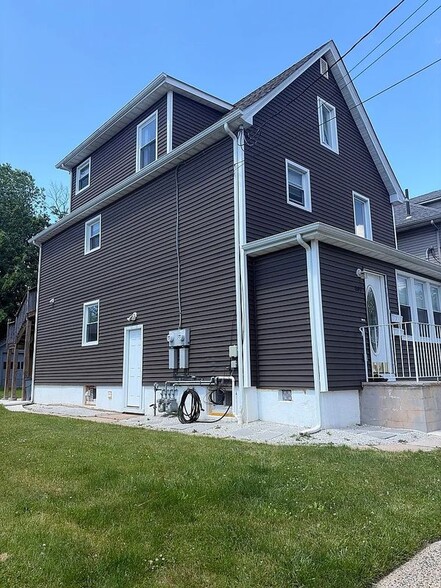 Building Photo - 107 Winslow Pl