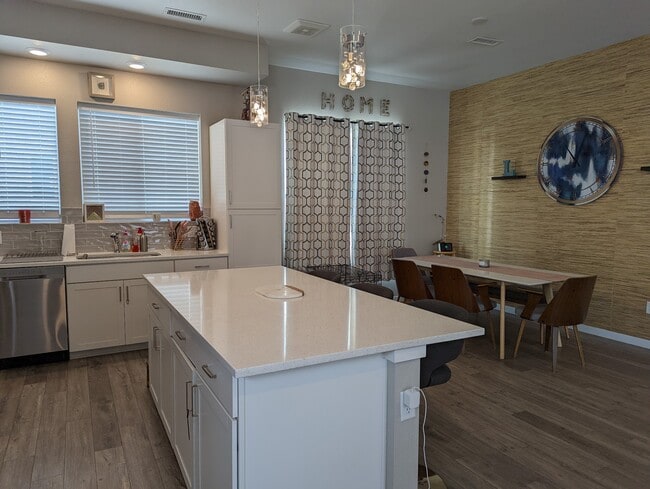 Building Photo - 1621 West 67th Cir