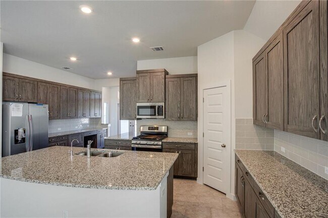 Building Photo - 608 Saturnia Dr