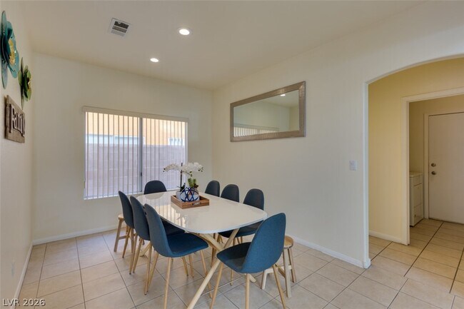 Building Photo - 7886 Blue Brook Dr