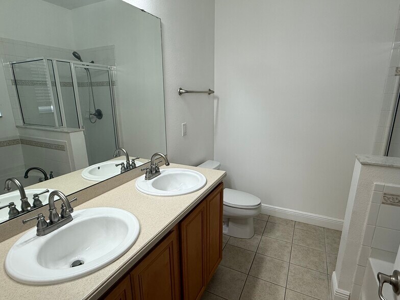 Building Photo - 502 First Cape Coral Dr