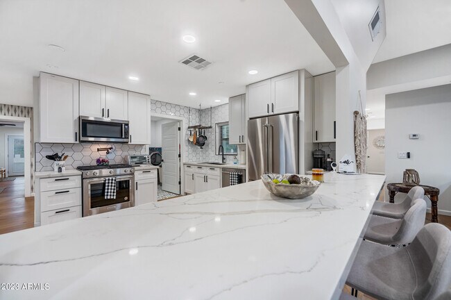 Building Photo - 12216 N 65th St