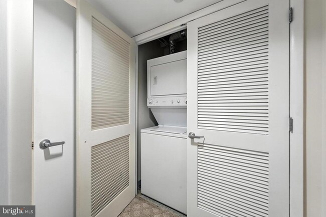 Building Photo - 1150 K St NW