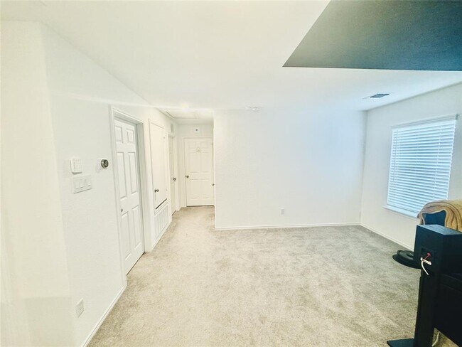 Building Photo - 1601 Holly Lk Dr