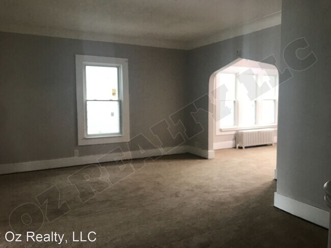 Building Photo - 3 br, 1 bath House - 44 East Lake Street