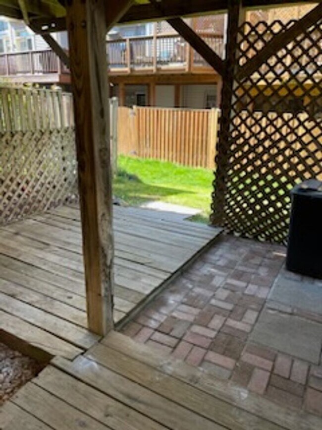 Building Photo - 5516 Sully Lake Dr