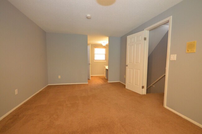 Building Photo - 104 Smokehouse Ln