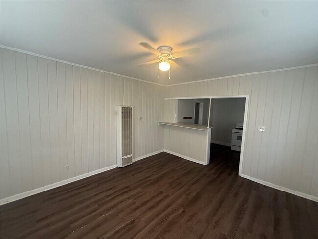 Building Photo - 423 Devon Dr